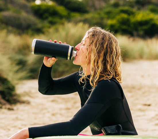 Yeti Rambler 26oz/769ml Insulated Bottle with Chug Cap (Navy)