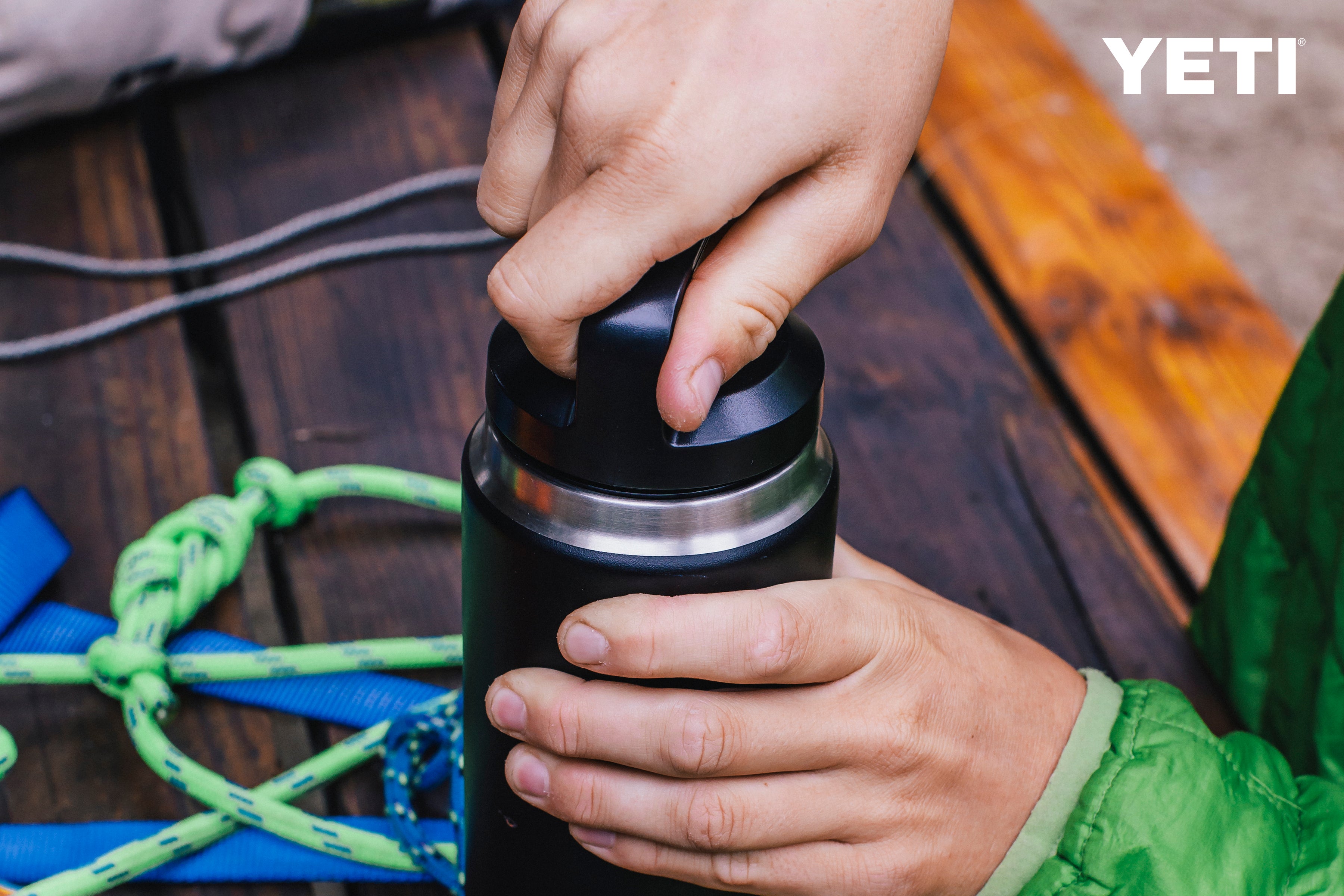 Yeti Rambler 26oz/769ml Insulated Bottle with Chug Cap (Navy)