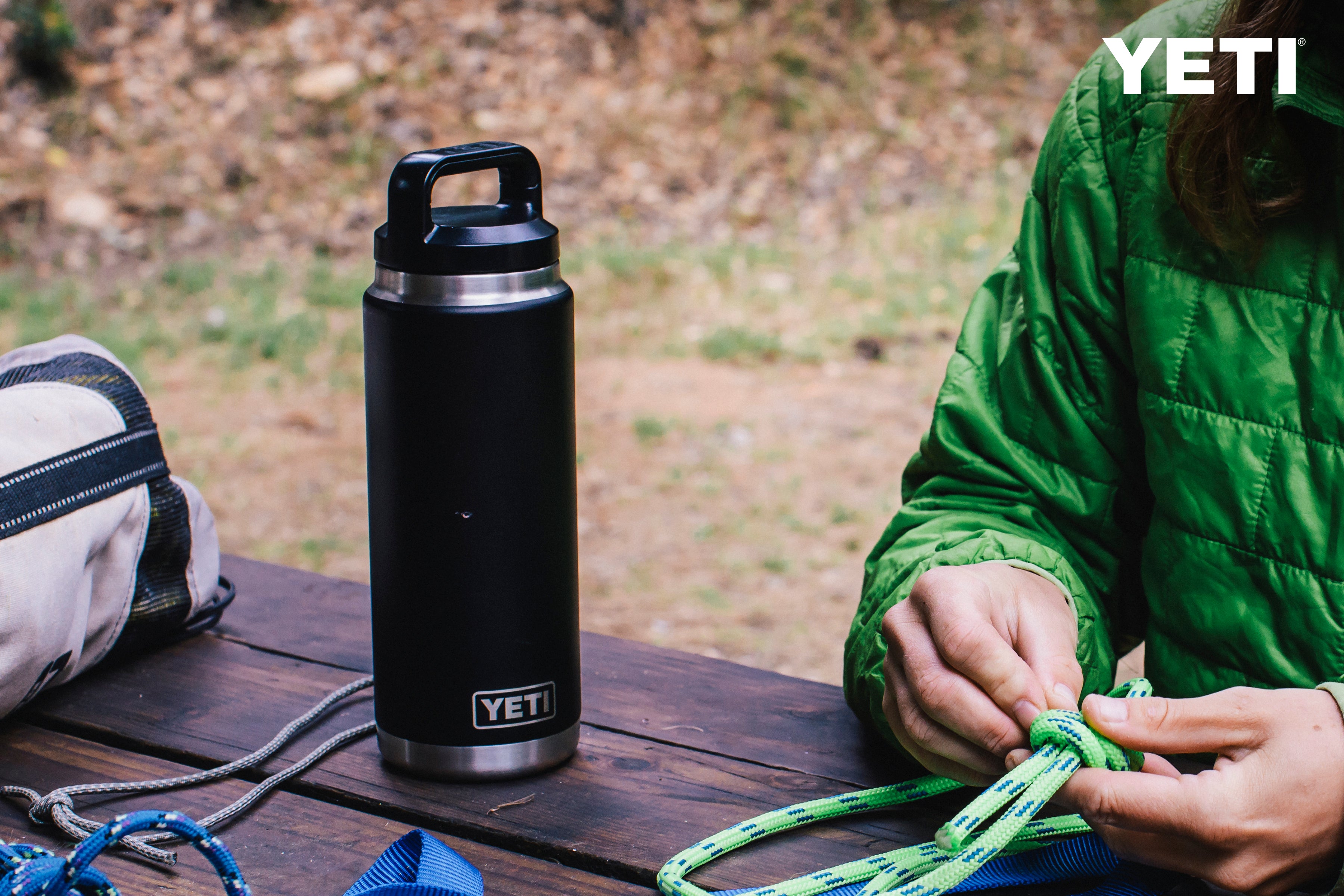 Yeti Rambler 26oz/769ml Insulated Bottle with Chug Cap (Navy)