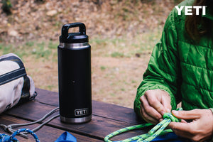 Yeti Rambler Insulated Bottle with Chug Cap (26oz/769ml)(Black)