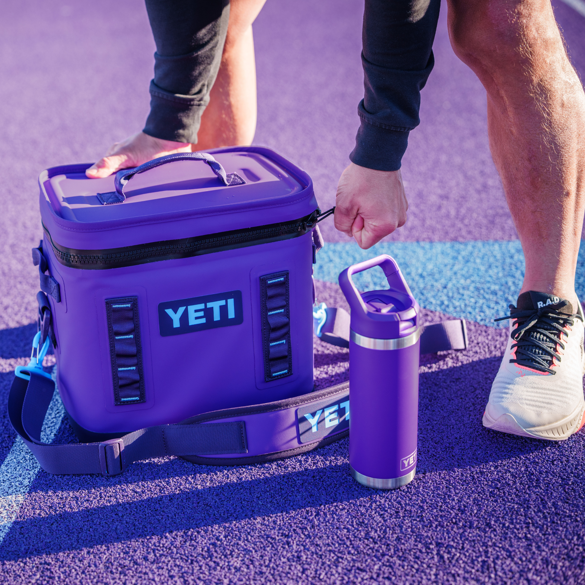 Yeti Rambler 26oz/769ml Insulated Bottle with Colour Straw Cap (Pace Purple)