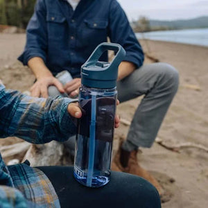 Yeti Yonder Tether Water Bottle with Colour Matched Straw Lid (25oz/750ml)(Navy)
