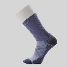 Load and play video in Gallery viewer, Smartwool Men's Performance Hike Light Cushion Merino Blend Crew Socks (Nightfall Blue)
