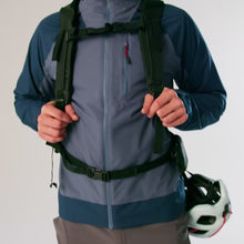 Load and play video in Gallery viewer, Dare 2B Men&#39;s Torrek II Waterproof Jacket (Moonlight Denim/Blue)
