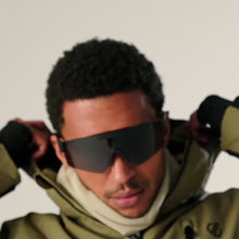 Load and play video in Gallery viewer, Dare 2B Men&#39;s Halfpipe III Waterproof Ski Jacket (Olive Green/Black)
