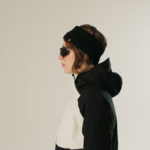 Load and play video in Gallery viewer, Dare 2B Women&#39;s Flurry II Waterproof Ski Jacket (Egret/Black)
