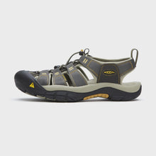 Load and play video in Gallery viewer, Keen Men&#39;s Newport H2 Closed Toe Sandals (Raven/Aluminium)
