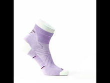 Load and play video in Gallery viewer, Smartwool Women&#39;s Zero Cushion Run Merino Blend Ankle Socks (Ultra Violet)
