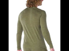 Load and play video in Gallery viewer, Smartwool Men&#39;s Classic Thermal Merino 250 Crew Neck Base Layer Top (Winter Moss)
