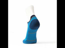 Load and play video in Gallery viewer, Smartwool Men's Run Zero Cushion Merino Blend Low Ankle Socks (Laguna Blue)

