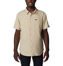 Load image into Gallery viewer, Columbia Men&#39;s Silver Ridge Short Sleeve Utility Shirt (Ancient Fossil)
