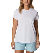 Load image into Gallery viewer, Columbia Women&#39;s Hike Graphic Short Sleeve Tech Tee (White/Vertical Outline CSC Graphic)
