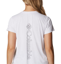Load image into Gallery viewer, Columbia Women&#39;s Hike Graphic Short Sleeve Tech Tee (White/Vertical Outline CSC Graphic)
