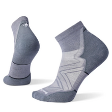 Load image into Gallery viewer, Smartwool Men&#39;s Run Targeted Cushion Merino Blend Ankle Socks (Graphite)
