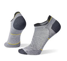 Load image into Gallery viewer, Smartwool Men&#39;s Run Zero Cushion Merino Blend Low Ankle Socks (Light Gray)
