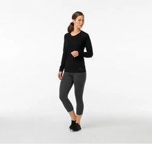 Load image into Gallery viewer, Women&#39;s Classic All-Season Merino 150 Long Sleeve Base Layer Crew Top (Black)

