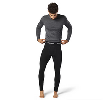 Load image into Gallery viewer, Smartwool Men&#39;s Classic All-Season Merino 150 Base Layer Bottoms (Black)
